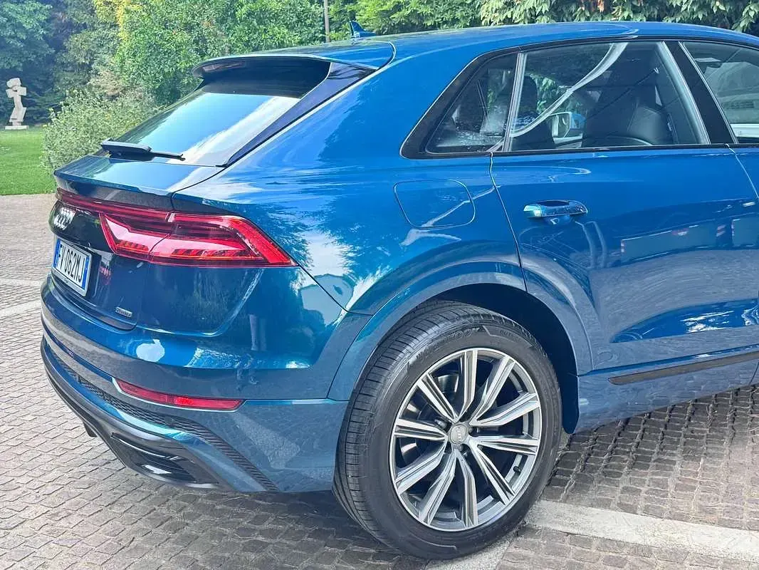 Usata Audi Q8 Sport 286 CV (210 kW) 2019 Blu/azzurro SUV