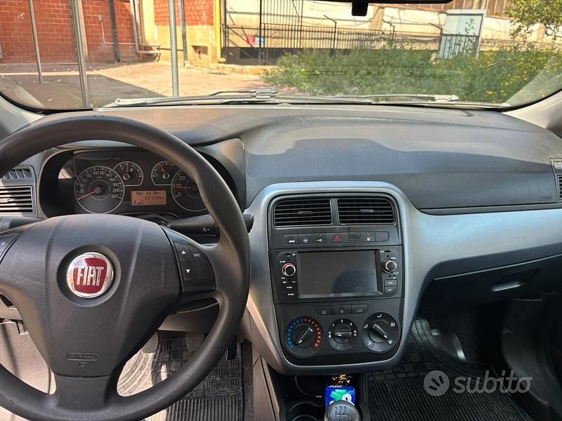 Usata Fiat Punto 77 CV (56 kW) 2009 Bianco Utilitaria