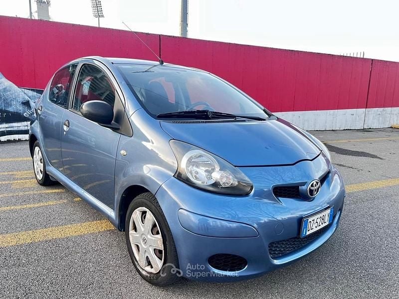 Usata 2009 Toyota Aygo Due volumi | 3200 € (Buon prezzo) - Immagine 1/4
