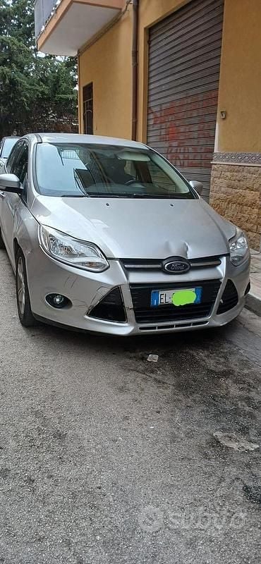 Usata Ford Focus 105 CV (77 kW) 2012 Grigio Berlina
