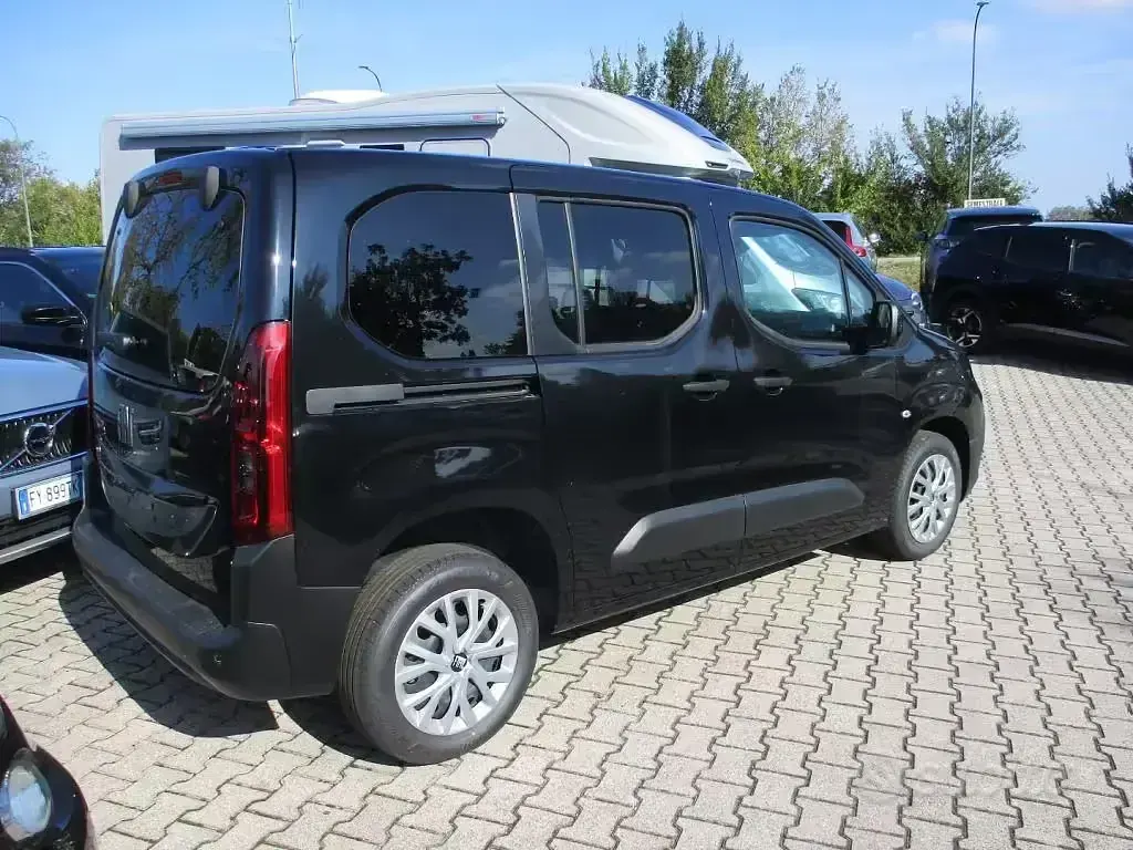 Nuova Fiat Doblò 131 CV (96 kW) 2025 Nero Monovolume