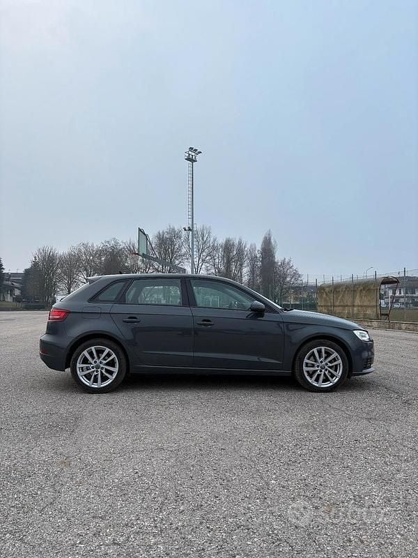 Usata Audi A3 Admired 150 CV (110 kW) 2019 Grigio Berlina