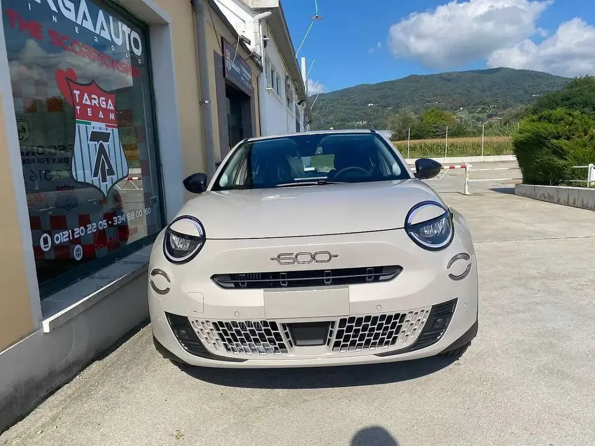 Nuova Fiat 600 Pop 101 CV (74 kW) 2026 Blu SUV