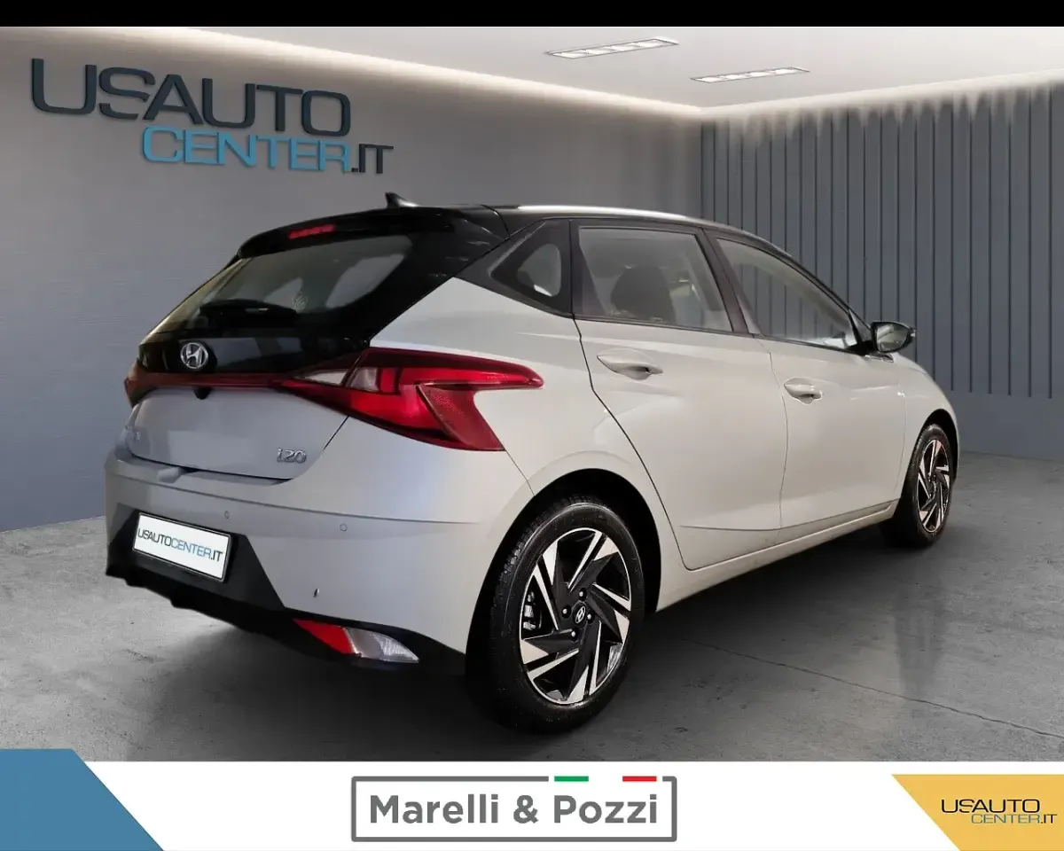 Usata Hyundai i20 100 CV (73 kW) 2021 Verde Utilitaria
