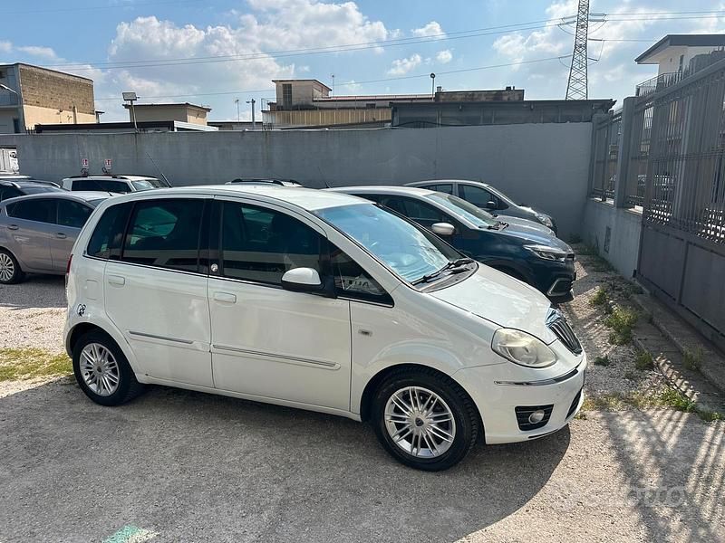 Usata Lancia Musa 77 CV (56 kW) 2010 Bianco Monovolume