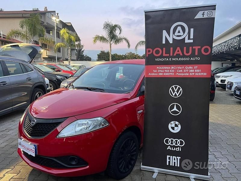 Begagnad Lancia Ypsilon 69 HK (50 kW) 2020 Röd Halvkombi
