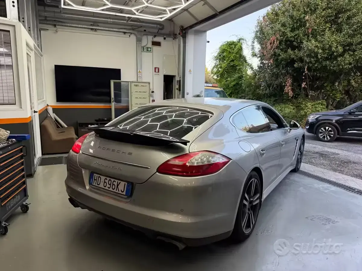 Usata Porsche Panamera Turbo 500 CV (367 kW) 2010 Grigio Utilitaria