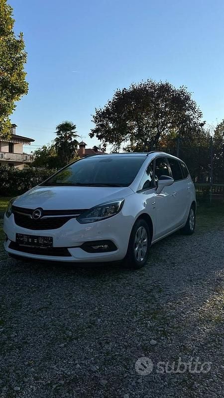Usata Opel Zafira 2017 Bianco Monovolume