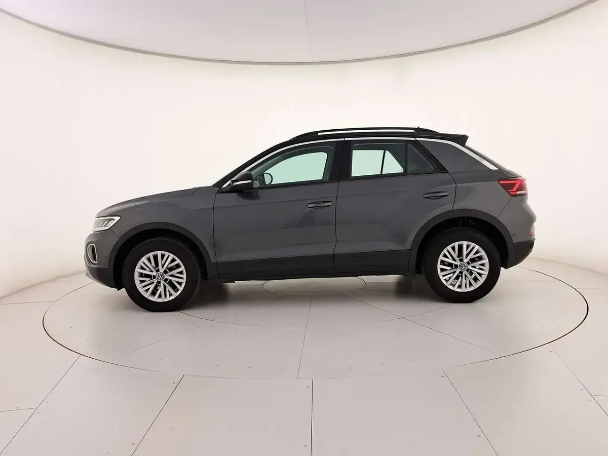 Usata VW T-Roc Life 150 CV (110 kW) 2025 Indium grey metallizzato nero SUV