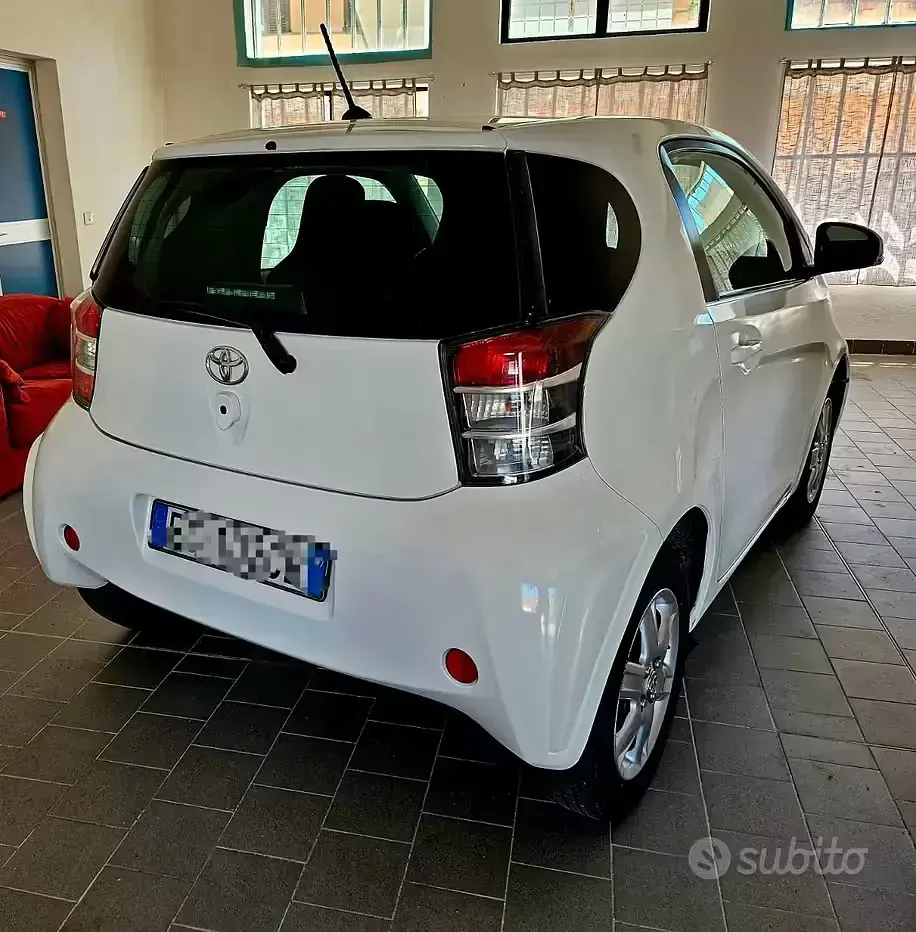 Usata Toyota iQ Sol 68 CV (50 kW) 2010 Bianco Utilitaria