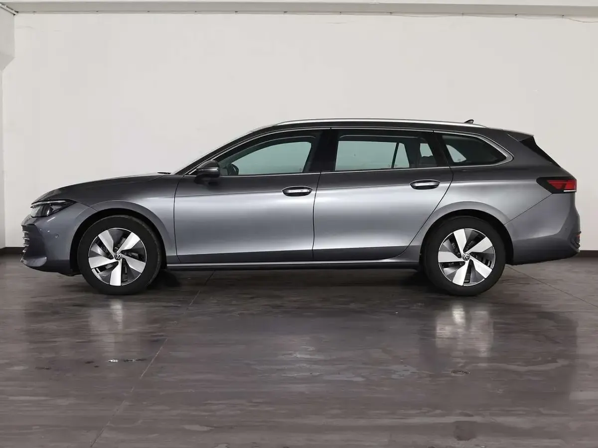 Usata VW Passat Business 150 CV (110 kW) 2024 Diabase grey Station wagon