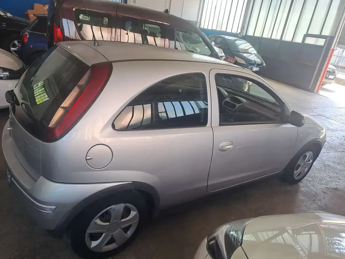 Używany Opel Corsa 75 KM (55 kW) 2008 Szary Hatchback