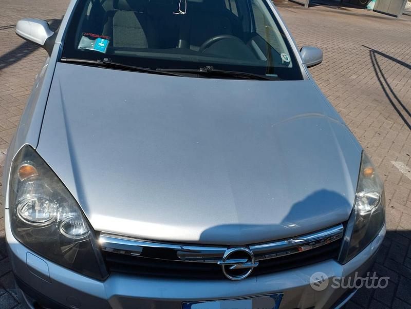 Usata Opel Astra 101 CV (74 kW) 2007 Grigio Berlina
