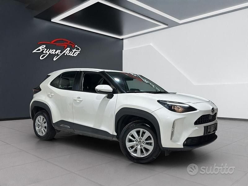 Usata Toyota Yaris Active 116 CV (85 kW) 2023 Bianco Utilitaria