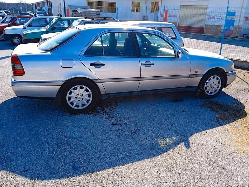 Usata Mercedes C200 Elegance 136 CV (100 kW) 1994 Argento Berlina