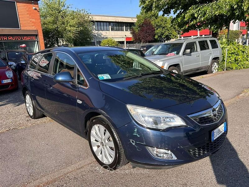 Usata Opel Astra 140 CV (102 kW) 2011 Blu/azzurro Station wagon