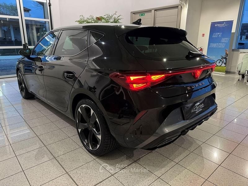 Usado Cupra Leon 150 CV (110 kW) 2025 Negro Berlina