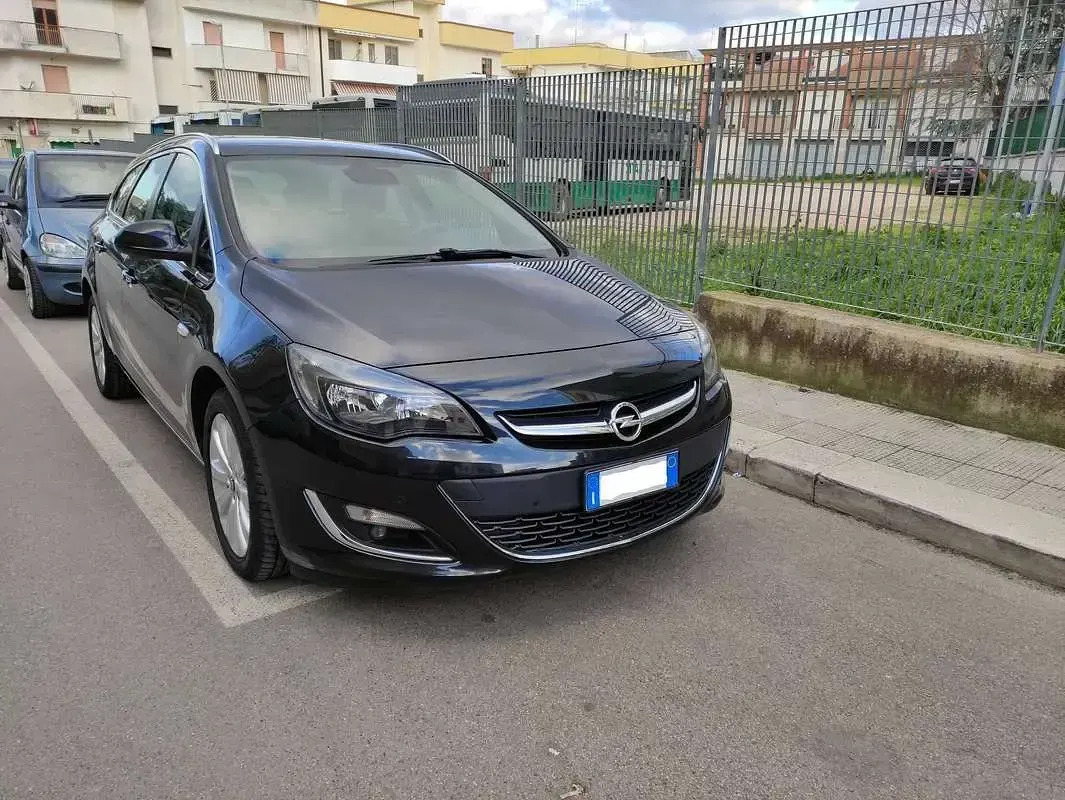 Usata Opel Astra Cosmo 140 CV (102 kW) 2013 Nero Station wagon