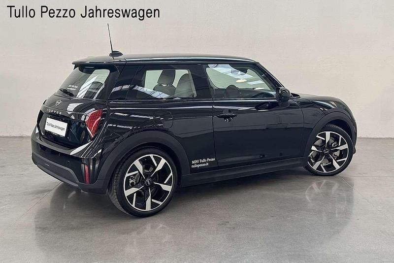 Usata Mini Cooper Classic 156 CV (114 kW) 2025 Midnight black metallizzato Utilitaria