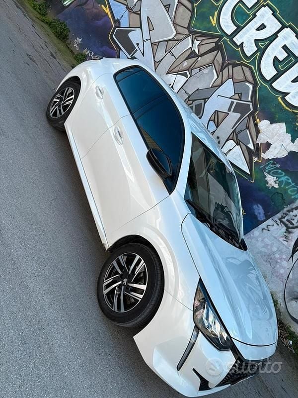 Usata Peugeot 208 2022 Bianco Utilitaria