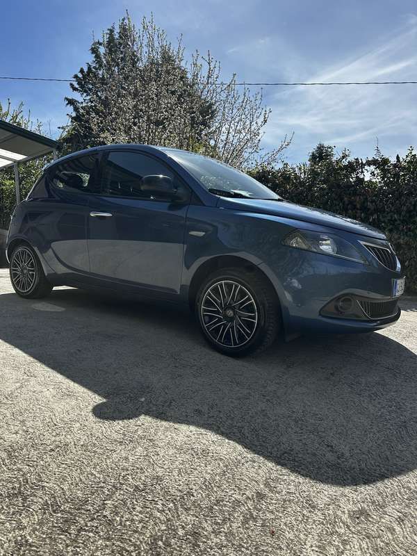 Blu/azzurro Usata 2022 Lancia Ypsilon Gold Due volumi | 13.000 € (Buon prezzo) - Immagine 1/4
