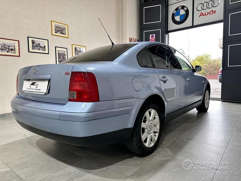 Usata VW Passat 115 CV (84 kW) 2000 Blu Berlina