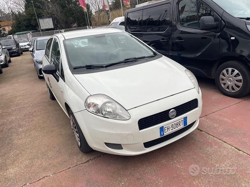Usata Fiat Punto Active 69 CV (50 kW) 2011 Bianco Berlina