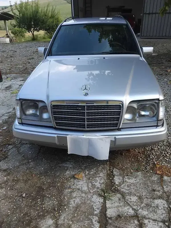 Usata Mercedes E200 136 CV (100 kW) 1994 Argento Station wagon