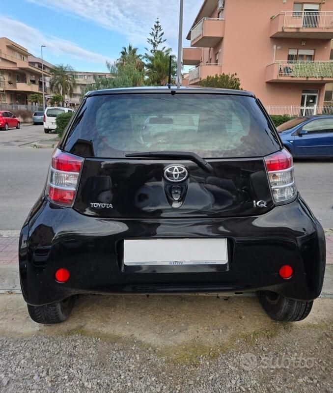 Usata Toyota iQ Sol 68 CV (50 kW) 2010 Nero Utilitaria