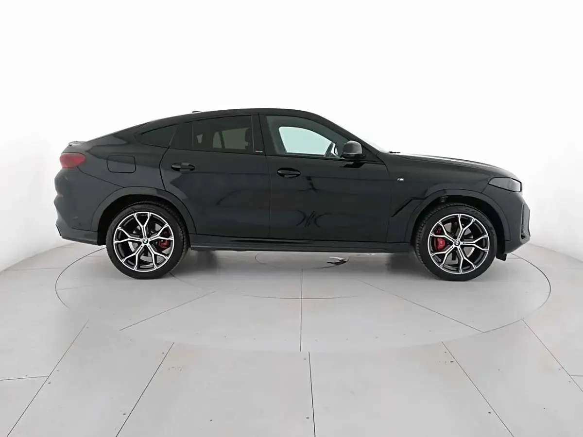 Usata BMW X6 M Sport 298 CV (219 kW) 2023 Black sapphire SUV