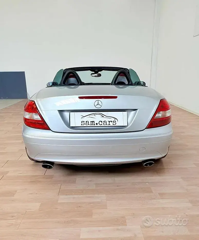 Usata Mercedes SLK350 272 CV (200 kW) 2005 Grigio Cabrio