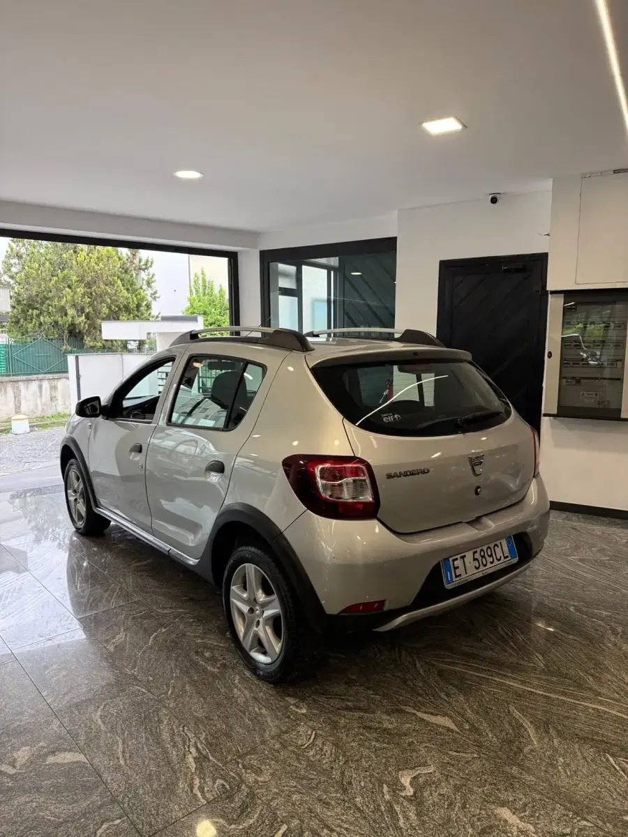Usata Dacia Sandero Stepway 90 CV (66 kW) 2014 Argento Berlina