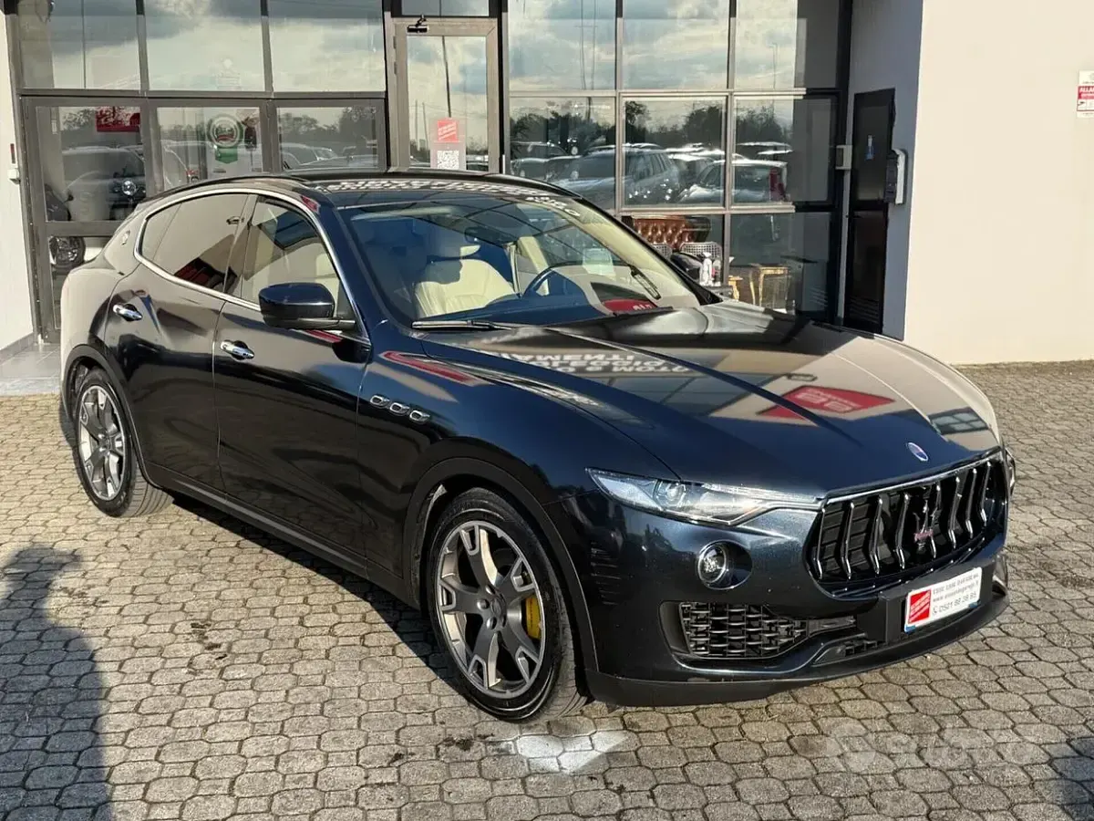 Usata Maserati Levante GranLusso 250 CV (183 kW) 2018 Grigio SUV