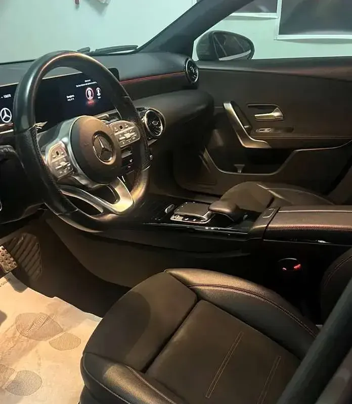 Usata Mercedes A180 Premium 116 CV (85 kW) 2019 Grigio Berlina
