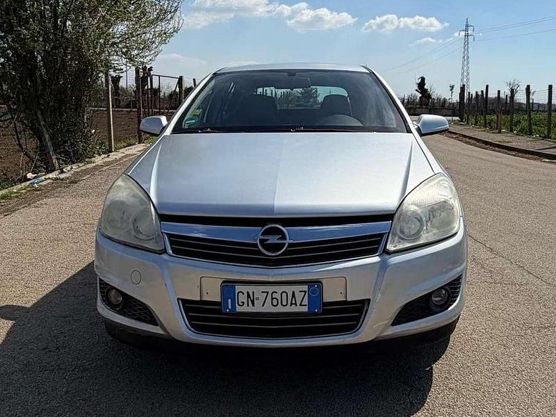 Usata Opel Astra Edition 116 CV (85 kW) 2007 Argento Berlina