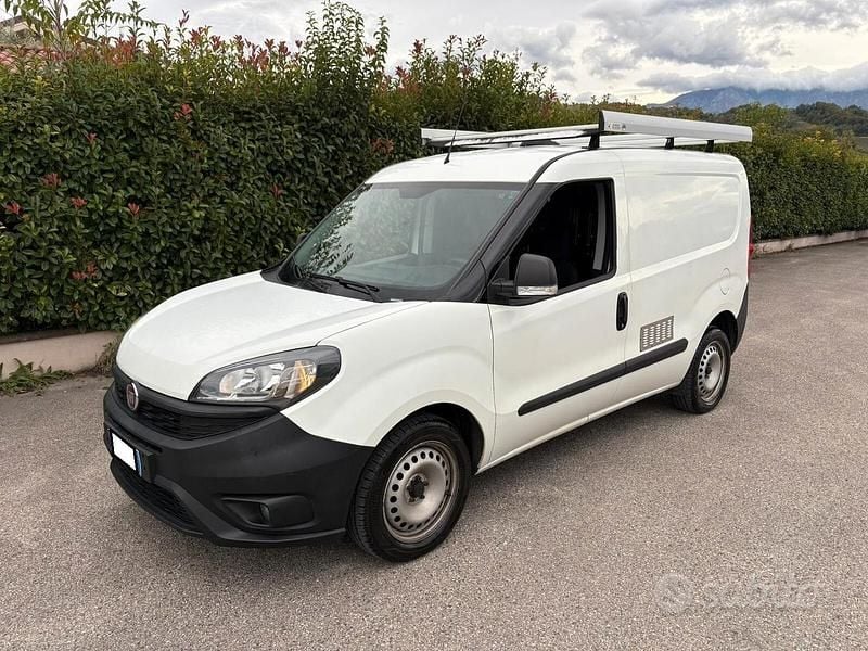 Usata Fiat Doblò S 105 CV (77 kW) 2020 Bianco Monovolume