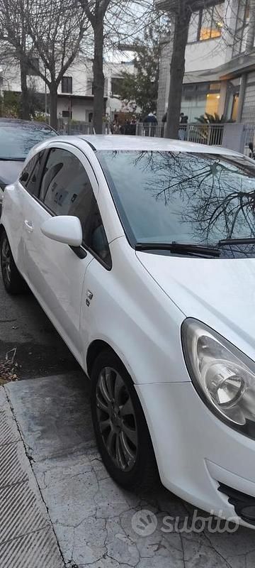 Usata Opel Corsa Sport 75 CV (55 kW) 2010 Utilitaria