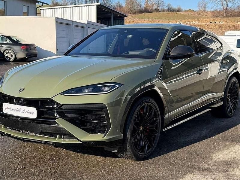 Nuova Lamborghini Urus 799 CV (587 kW) 2025 Verde turbine SUV