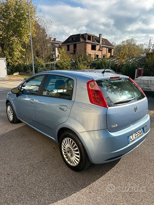 Usata 2005 Fiat Grande Punto Active Due volumi | 2700 € (Buon prezzo) - Immagine 1/4