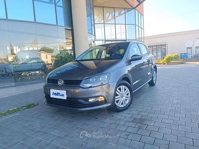 Grigio Usata 2015 VW Polo Trendline Tre volumi | 6900 € (Buon prezzo) - Immagine 1/4