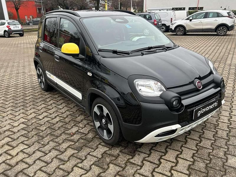 Usata Fiat Panda Cross Cross 69 CV (50 kW) 2025 Nero cinema Utilitaria