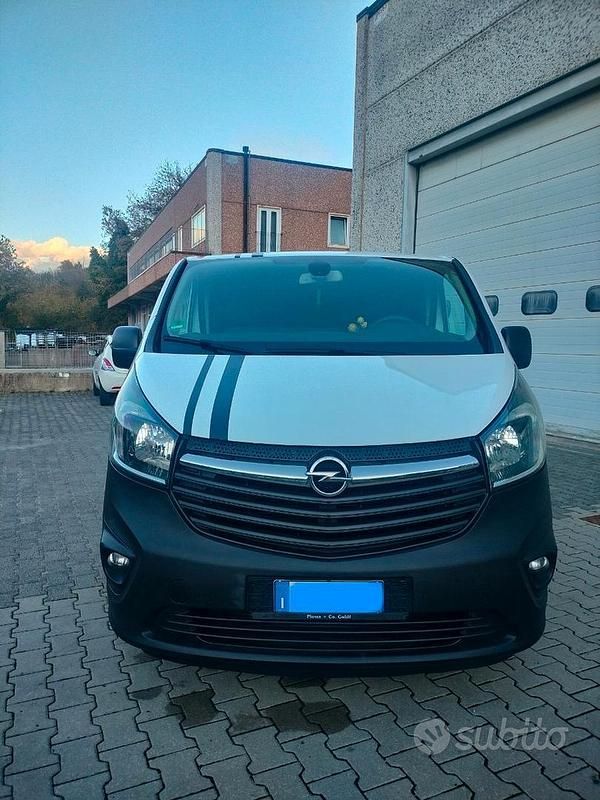 Usata Opel Vivaro 125 CV (91 kW) 2016 Bianco Monovolume