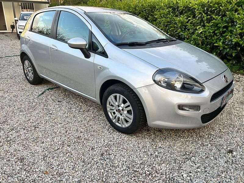 Usata Fiat Punto Easy 77 CV (56 kW) 2013 Grigio Utilitaria