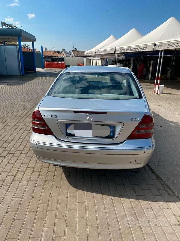 Usata Mercedes C220 Elegance 95 CV (69 kW) 2002 Berlina