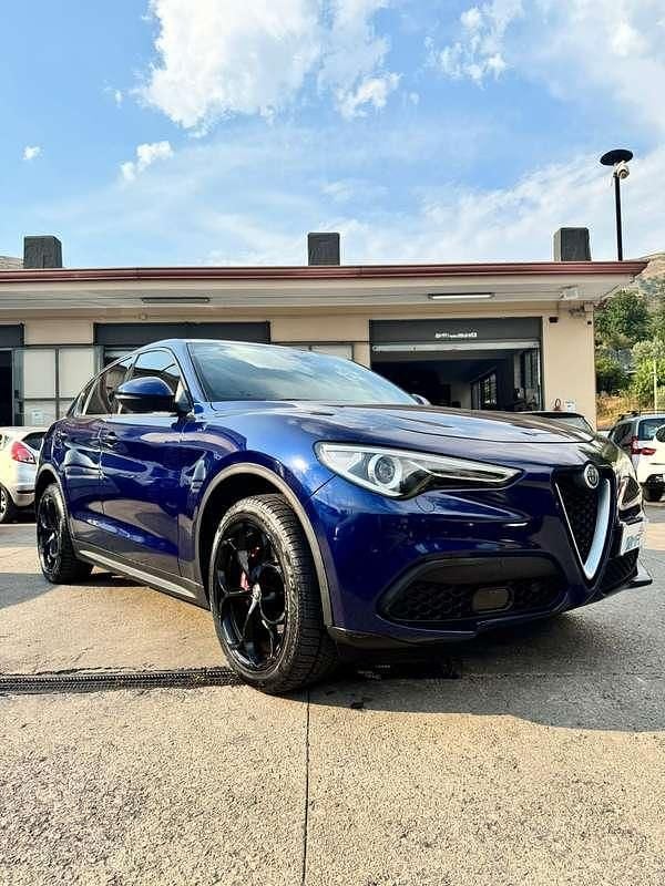 Usata Alfa Romeo Stelvio Lusso 209 CV (153 kW) 2019 Blu/azzurro SUV