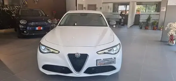 Usata Alfa Romeo Giulia Super 180 CV (132 kW) 2017 Bianco Berlina