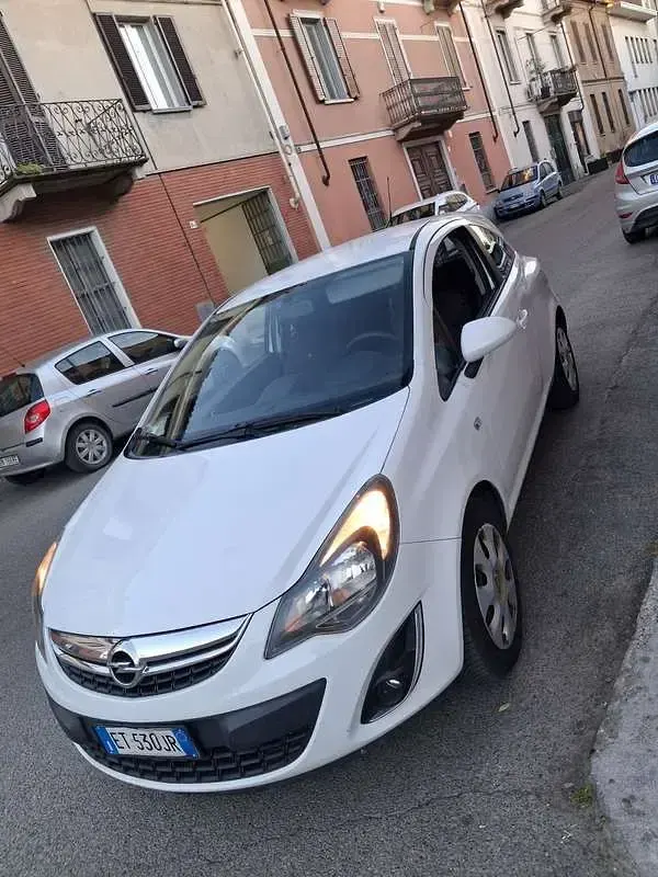 Usata Opel Corsa 75 CV (55 kW) 2014 Utilitaria