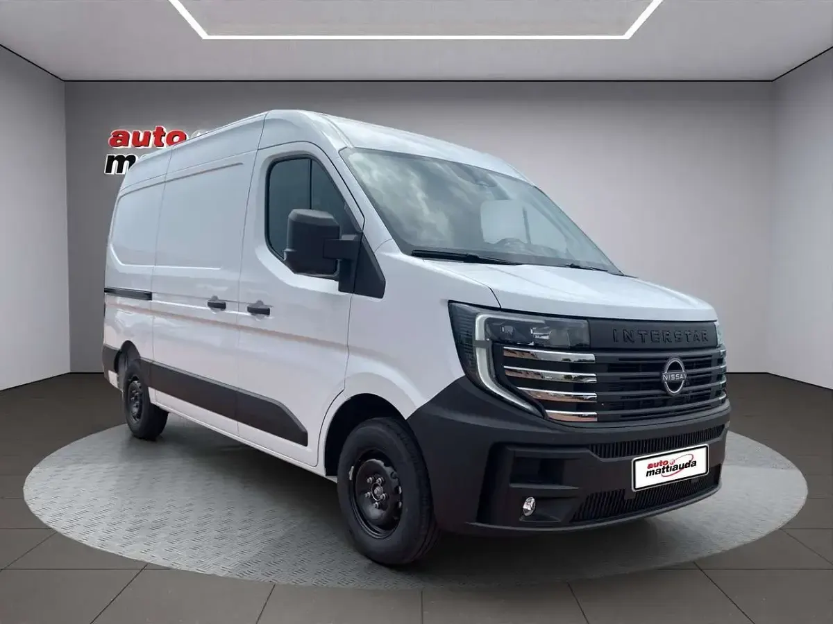 Nuova Nissan Interstar N-Connecta 130 CV (95 kW) 2026 Mineral white Furgone
