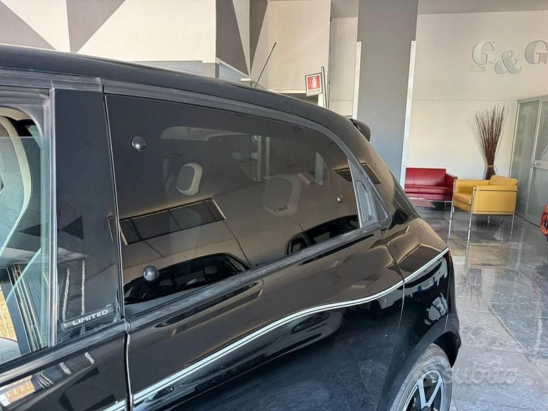 Usata Renault Twingo SE 69 CV (50 kW) 2018 Nero Utilitaria