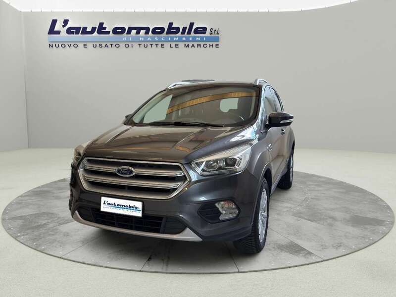 Usata Ford Kuga Titanium 120 CV (88 kW) 2018 Grigio scuro SUV